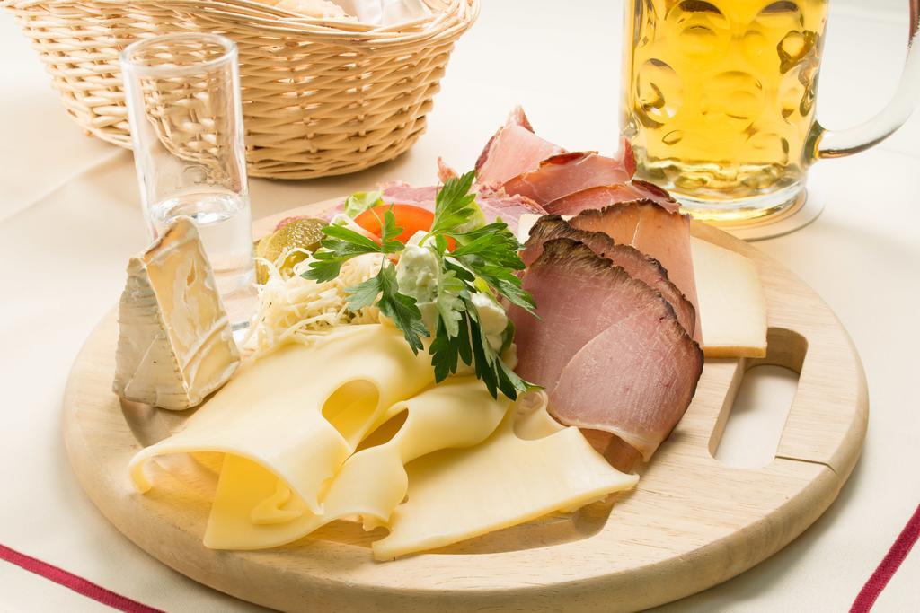 Hotel & Restaurant Waldschloss Пасау Екстериор снимка
